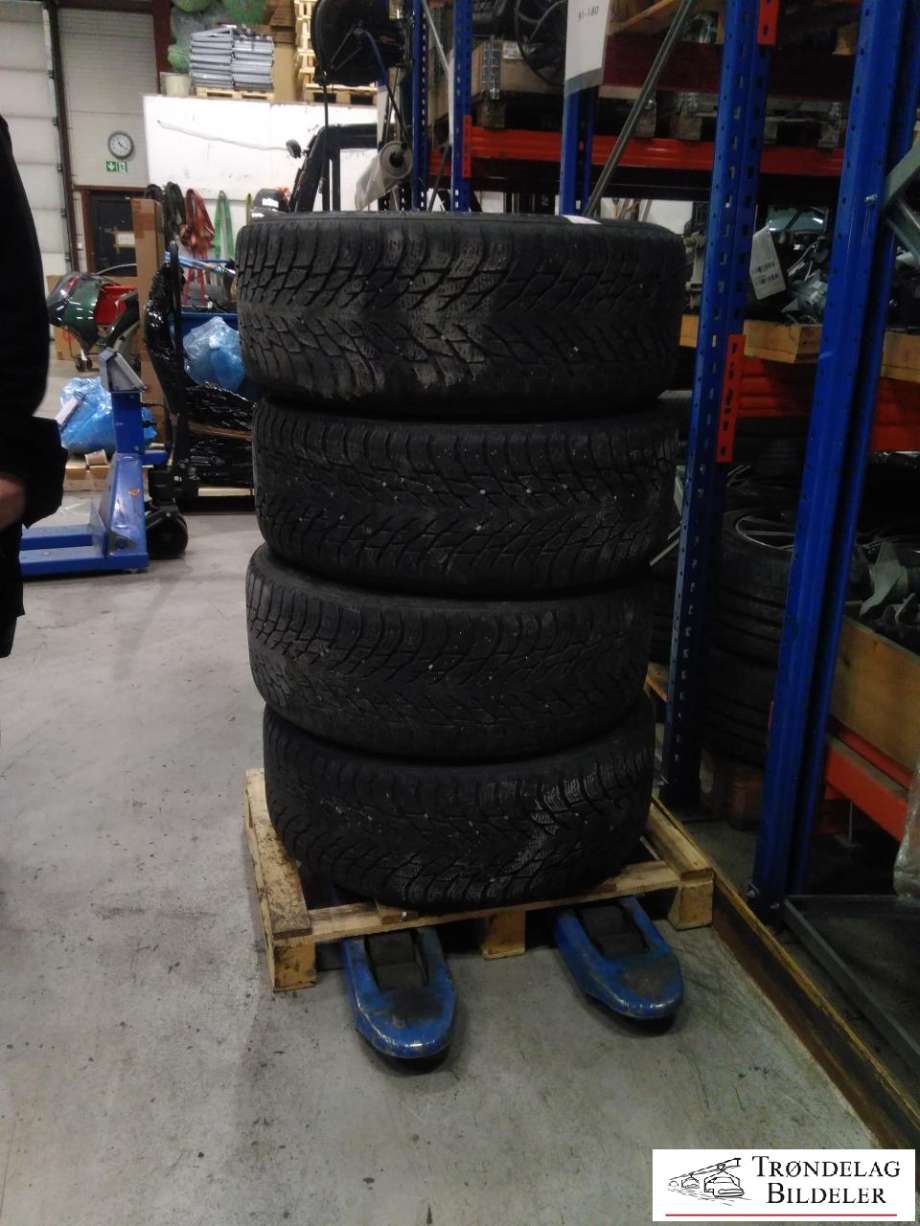 Hjulsett aluminium vinter til Audi e-tron, 2018-->>  (NOKIAN HAKAPELIITA R3 SUV|255/50R20 | 9X20 | 5X112 /ET 38/CB 66|6MM)
