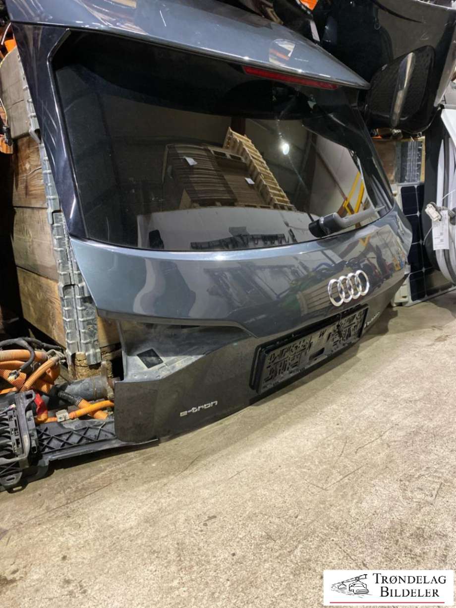Bakluke til Audi e-tron 2018-->>  (4KE 827 025 B|)