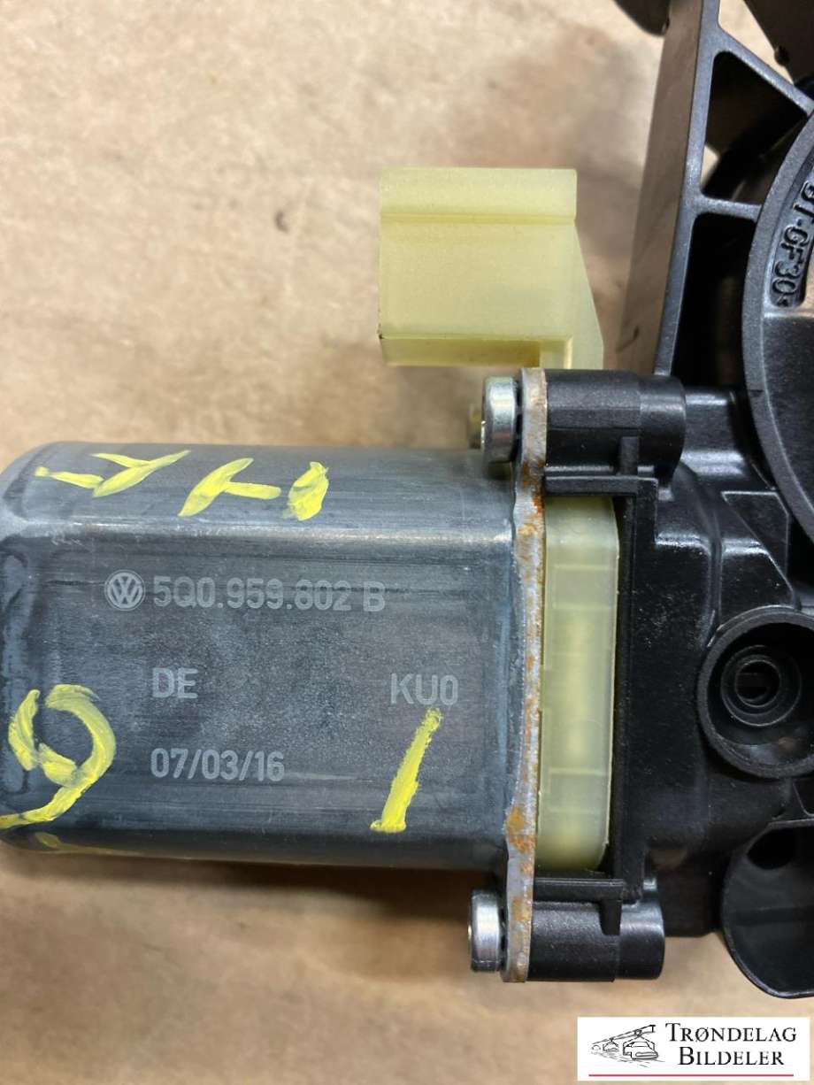 Ruteheis, kun motor, høyre foran til VW Golf VII 2012-2017 (Fase 1) (5Q0959802B|8W0959802|)