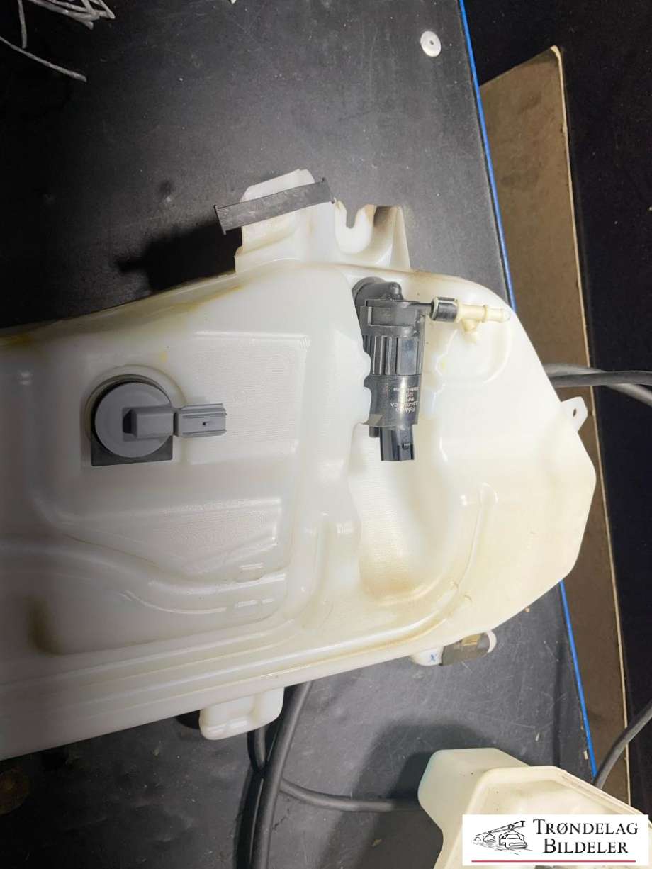 Spylertank til VW Amarok 2022-->> (Type II)  (2HJ 955 451 A|)