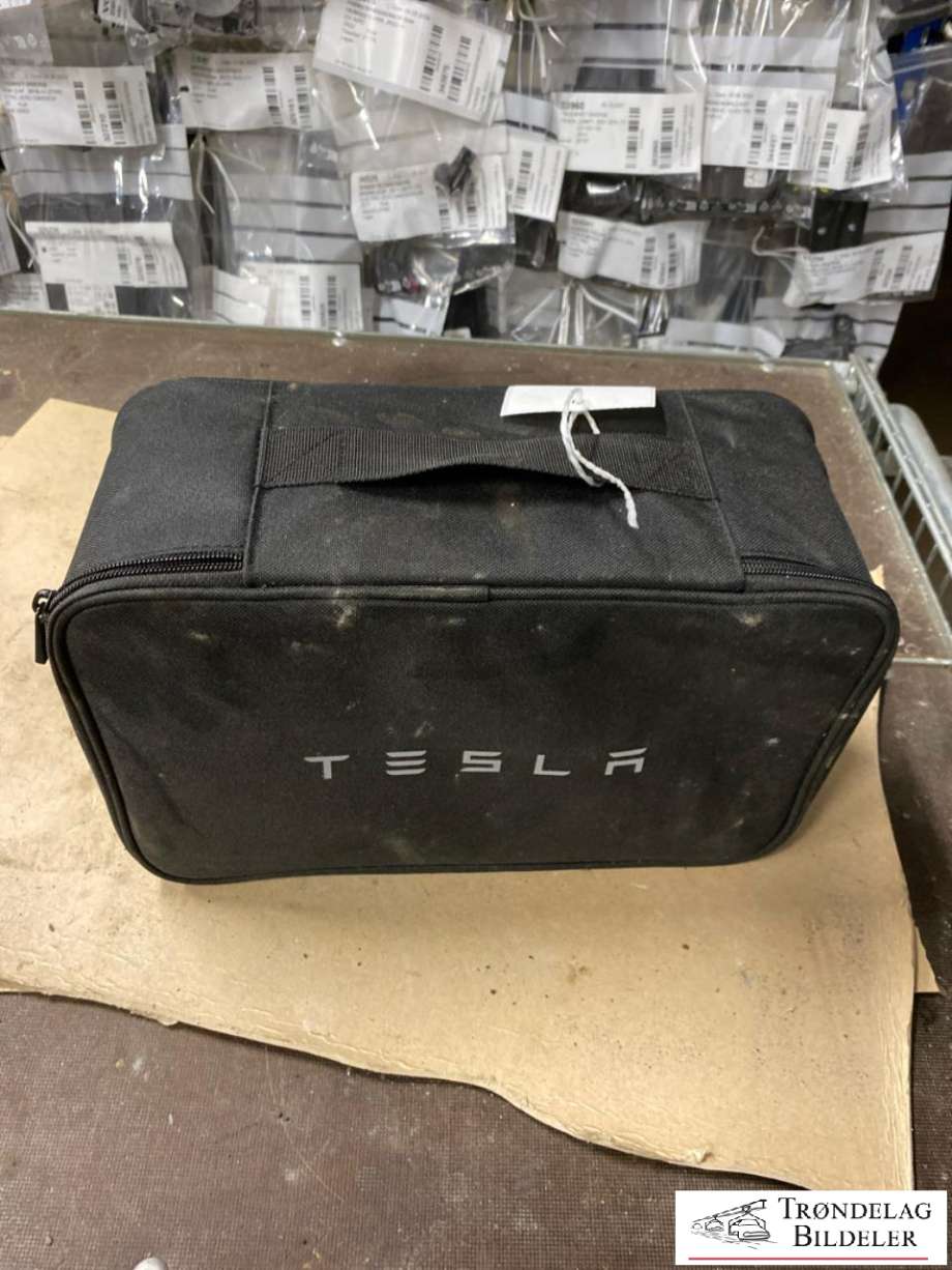 Hengerfeste til Tesla Model Y, 2021-2024 (Type I)  