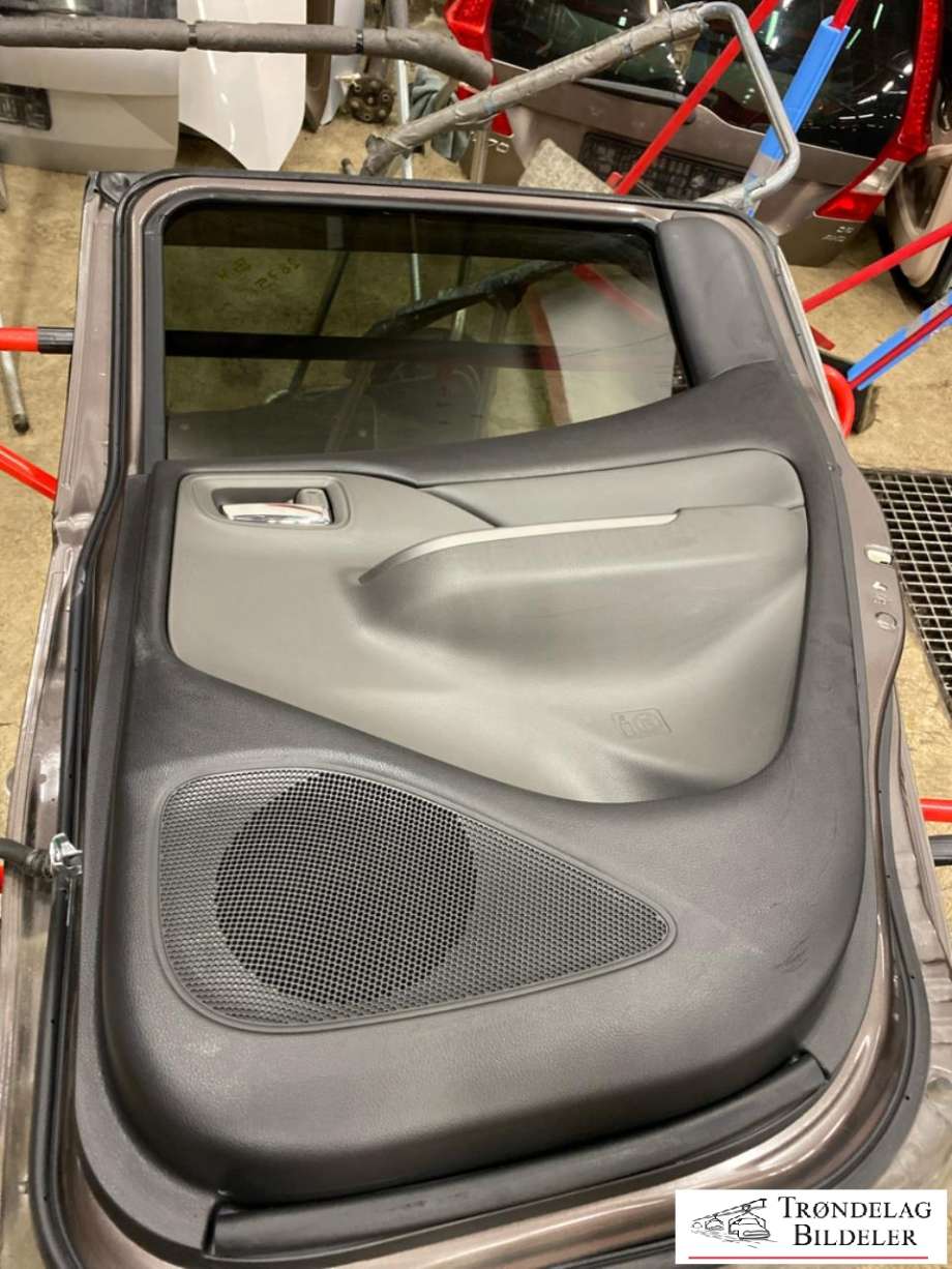 Dør høyre bak til Mitsubishi L200 2015-2019 (Type V, Fase 1)  (5730B492|)