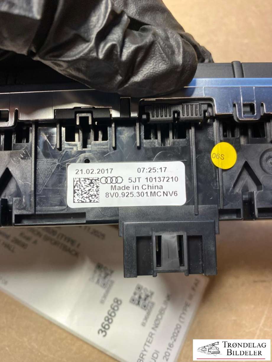 Bryter nødblink til Audi A3 2016-2020 (Type III, Fase 2)  (8V0925301|)