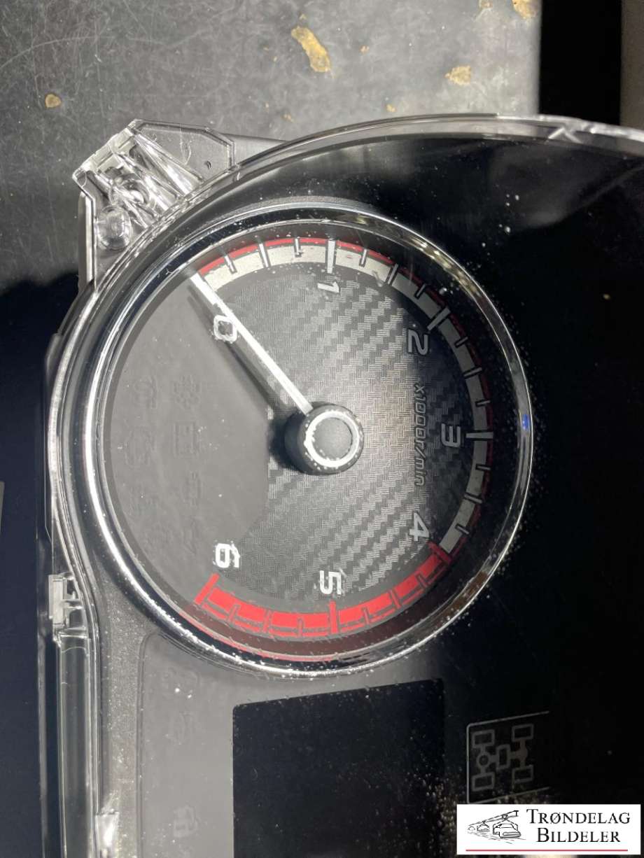 Instrumentpanel til Mitsubishi L200 2015-2019 (Type V, Fase 1)  (8100C562|)