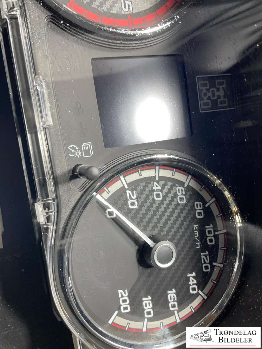Instrumentpanel til Mitsubishi L200 2015-2019 (Type V, Fase 1)  (8100C562|)