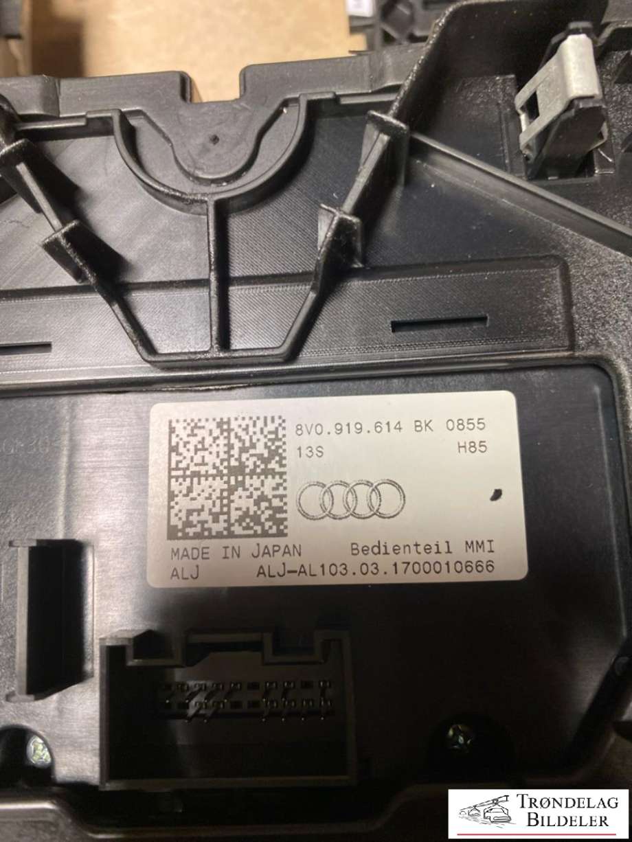 Diverse deler til Audi A3 2016-2020 (Type III, Fase 2)  (8V0919614BK|)