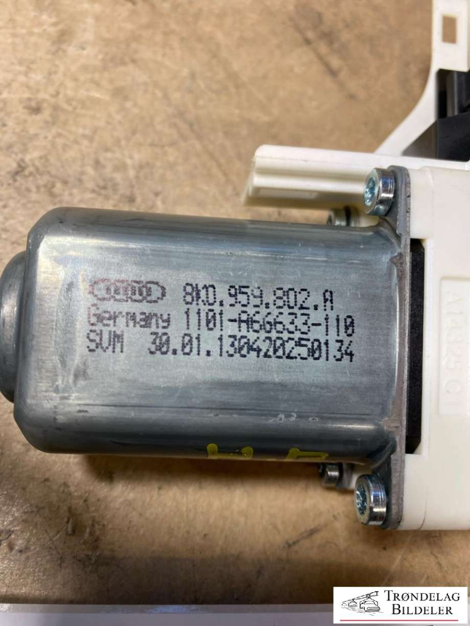 Ruteheis, kun motor, høyre foran til Audi A4 2007-2014 (Type IV) (B8) (B8) (8K0959802A|)