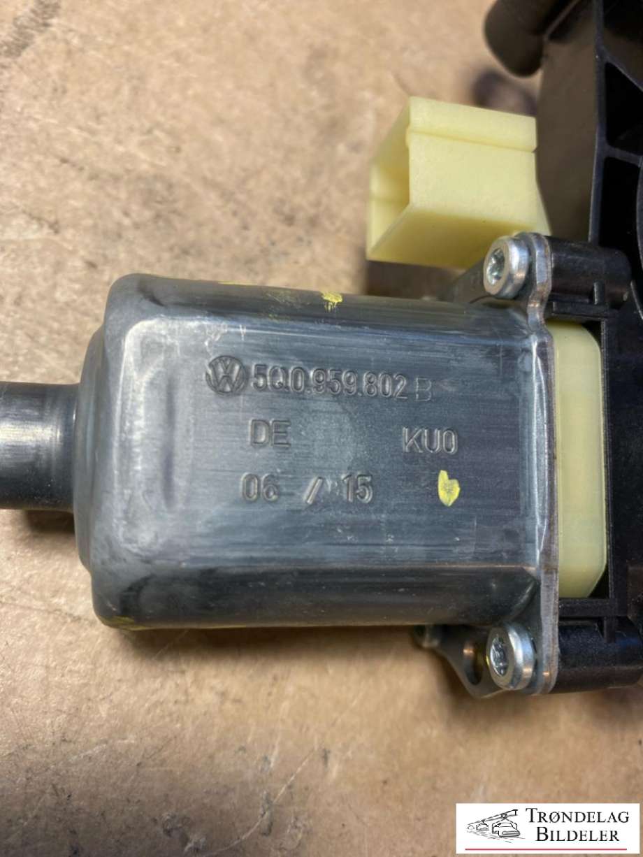 Ruteheis, kun motor, venstre foran til VW Golf Sportsvan 2014-2018  (5Q0959802BQ|)