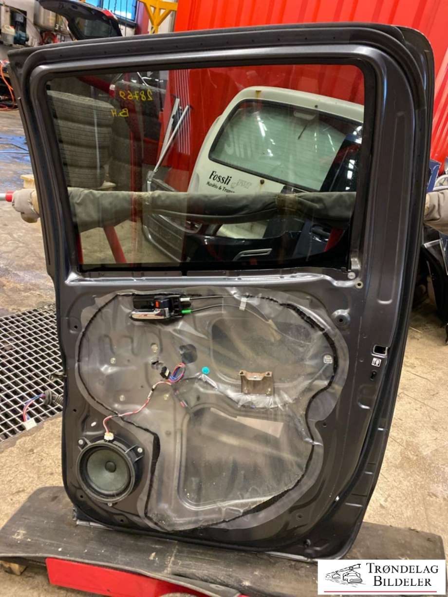 Dør høyre bak til Toyota Hilux 2012-2016 (670030K060|)