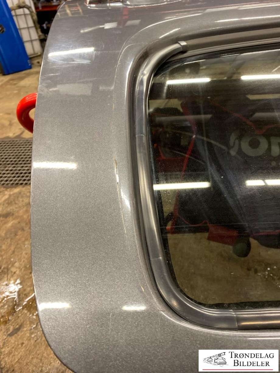 Dør venstre bak til Toyota Hilux 2012-2016  (670040K060|)