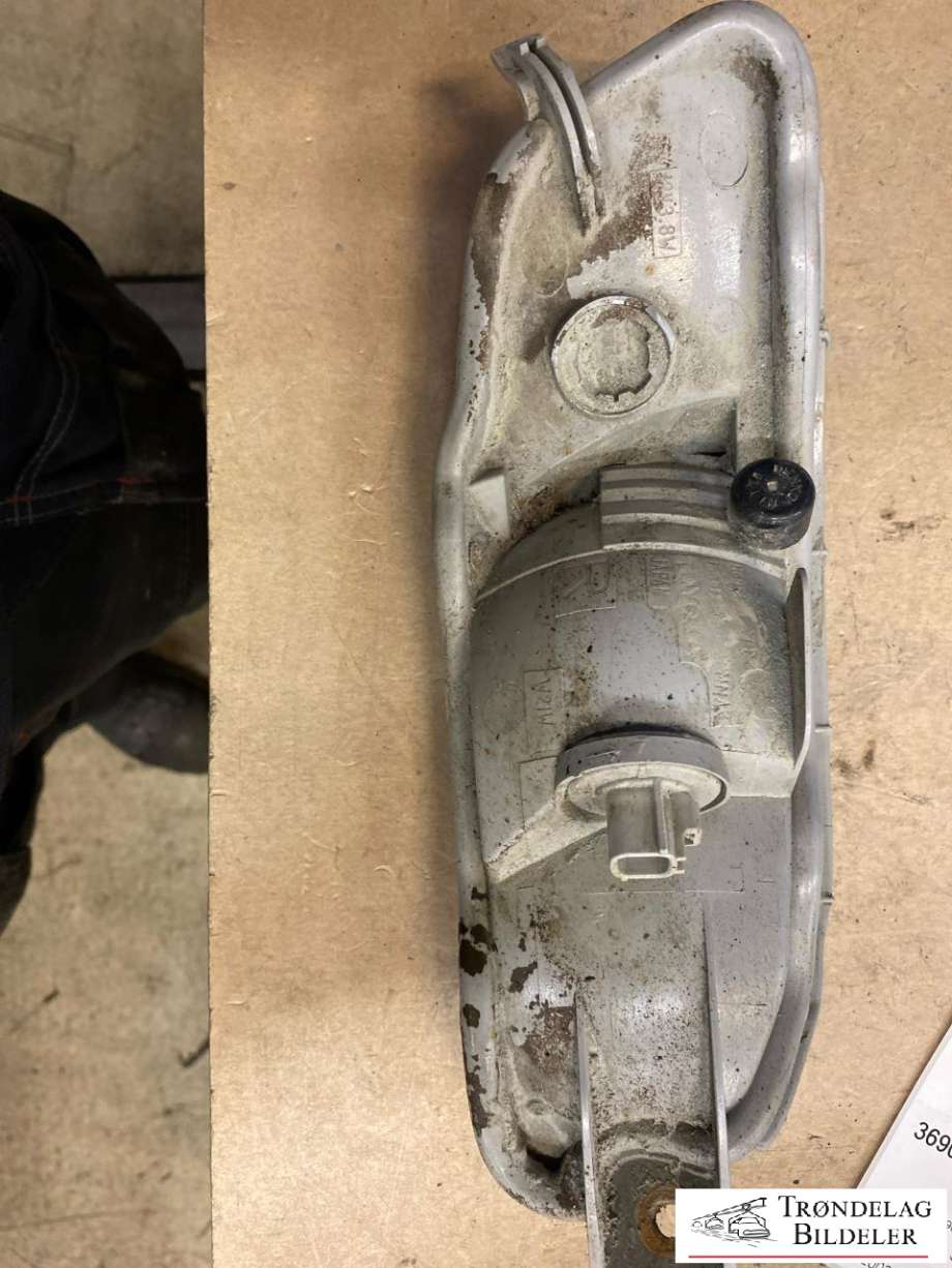 Baklykt fra støtfanger høyre til Lexus RX 2003-2009 (Type II) (XU30) (XU30) (8191048030|8191048031|)