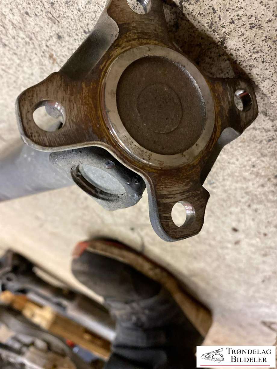 Mellomaksel fremre til BMW X3 2003-2006 (Fase 1) (E83) (E83) (26 20 7 526 677|27 10 7 537 664|)