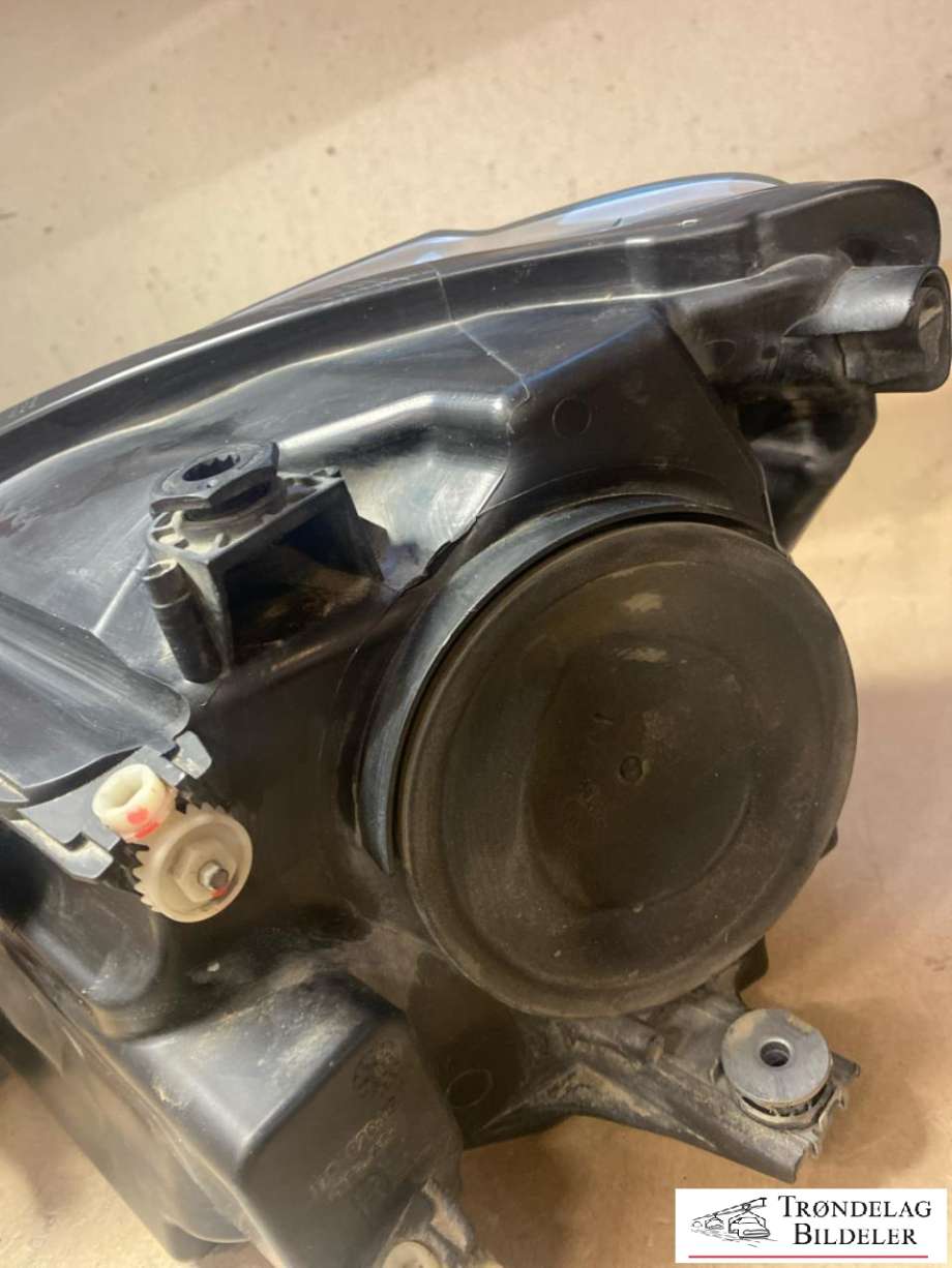 Frontlykt høyre halogen til VW Caddy 2010-2015 (Type III, Fase 2)  (2K5 941 006 B|2K5 941 006 C|)