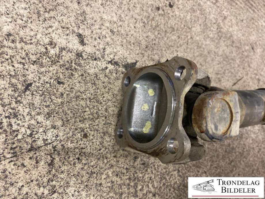 Mellomaksel fremre til Isuzu D-Max 2021-->> (Type III)  (8983951761|8983951760|)