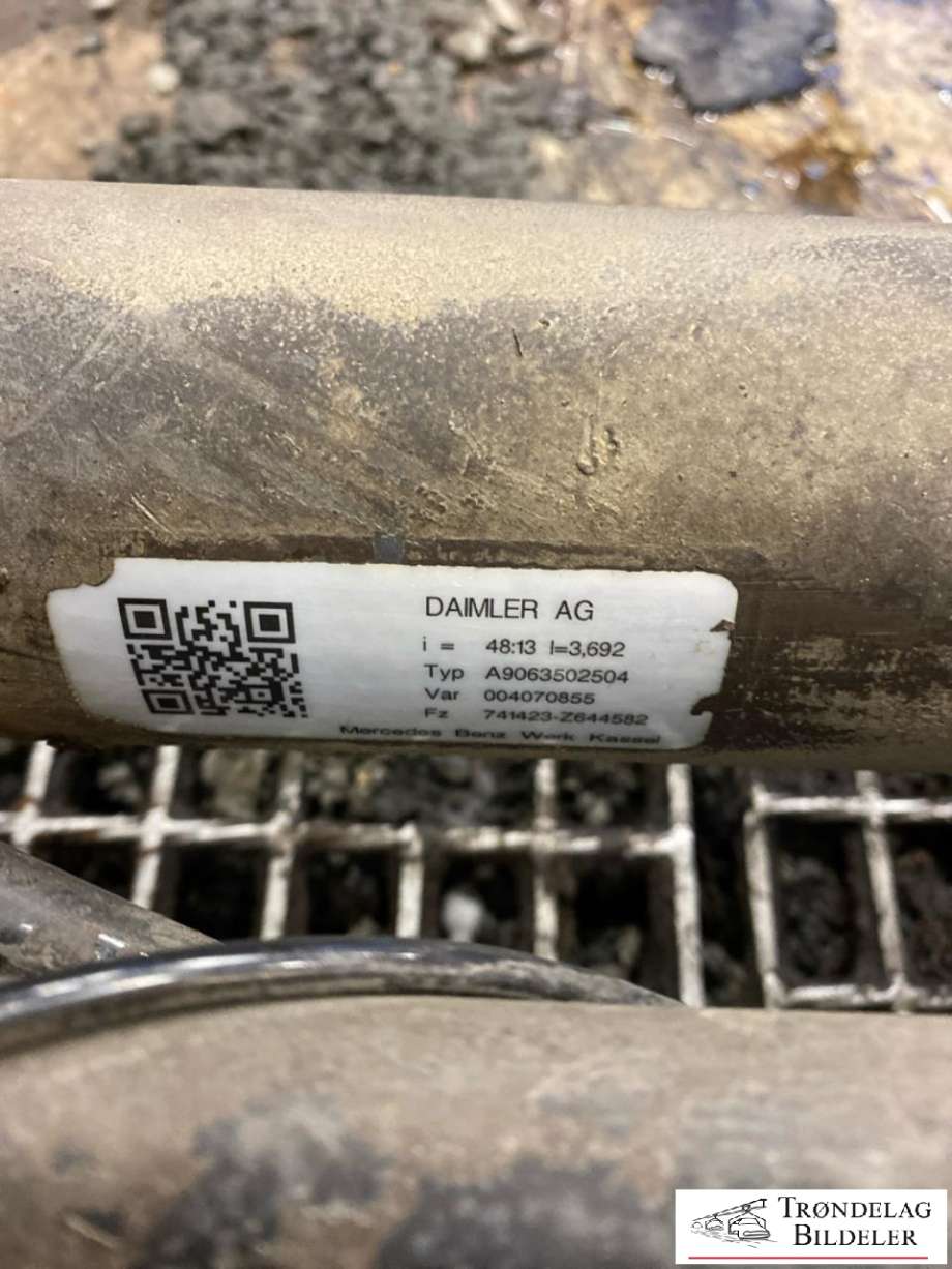 Bakaksel til Mercedes Sprinter 2013-2018 (Fase 2) (906) (906) (X004100306|A 000 350 04 00|D741407)