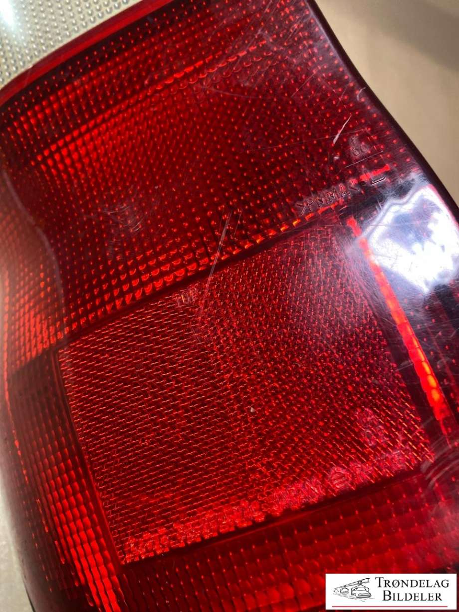 Baklykt venstre til Toyota Hiace 2001-2006 (Fase 2) (8156026410|)