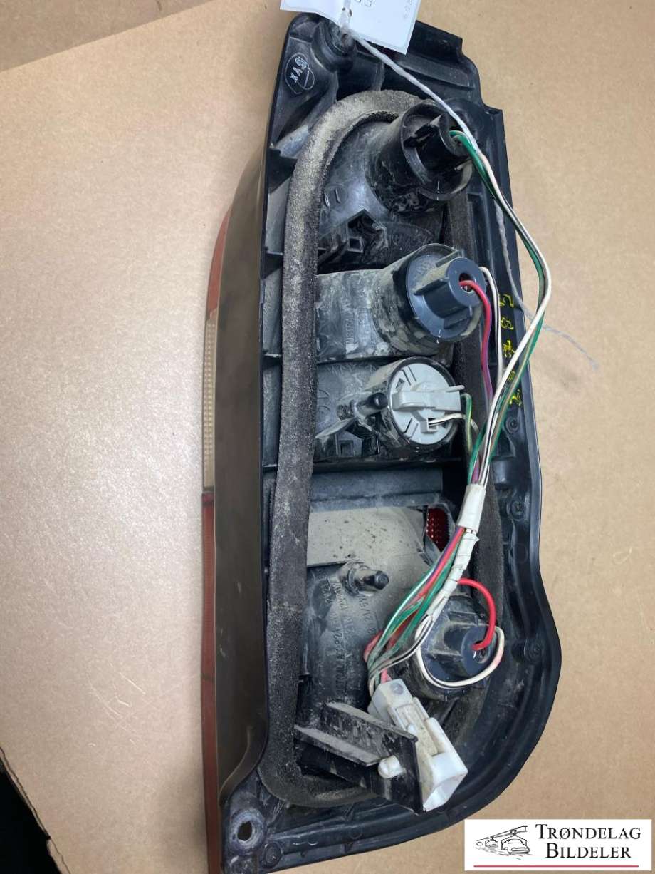 Baklykt venstre til Toyota Hiace 2001-2006 (Fase 2) (8156026410|)