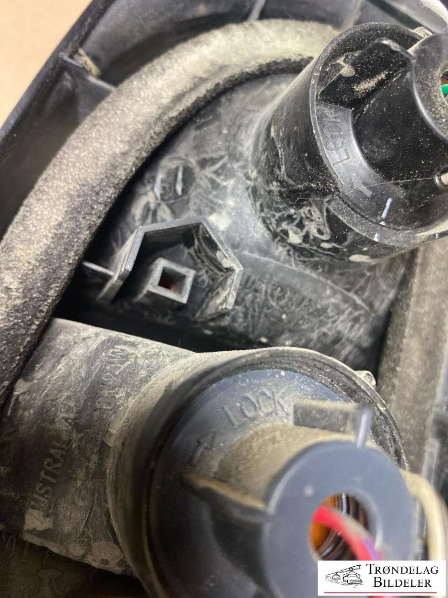 Baklykt venstre til Toyota Hiace 2001-2006 (Fase 2) (8156026410|)