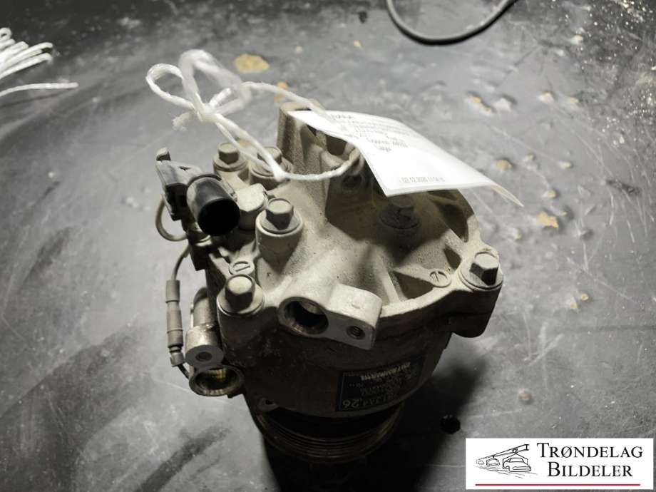Aircondition kompressor til Mitsubishi Outlander 2010-2012 (Type II, Fase 2)  (7813A426|AKS200A402A|AKS200A402C|AKS200A402D|AKS200A402J|AKS200A402T|AKS200A407D|AKS200A407J|AKS200A411G|AKS200A413C|AKS200A413D|AKS200A413J|7813A212|1607966980)