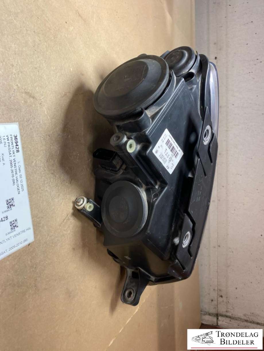 Frontlykt venstre halogen til VW Passat 2005-2010 (B6) (B6) (3C0941005AA|)