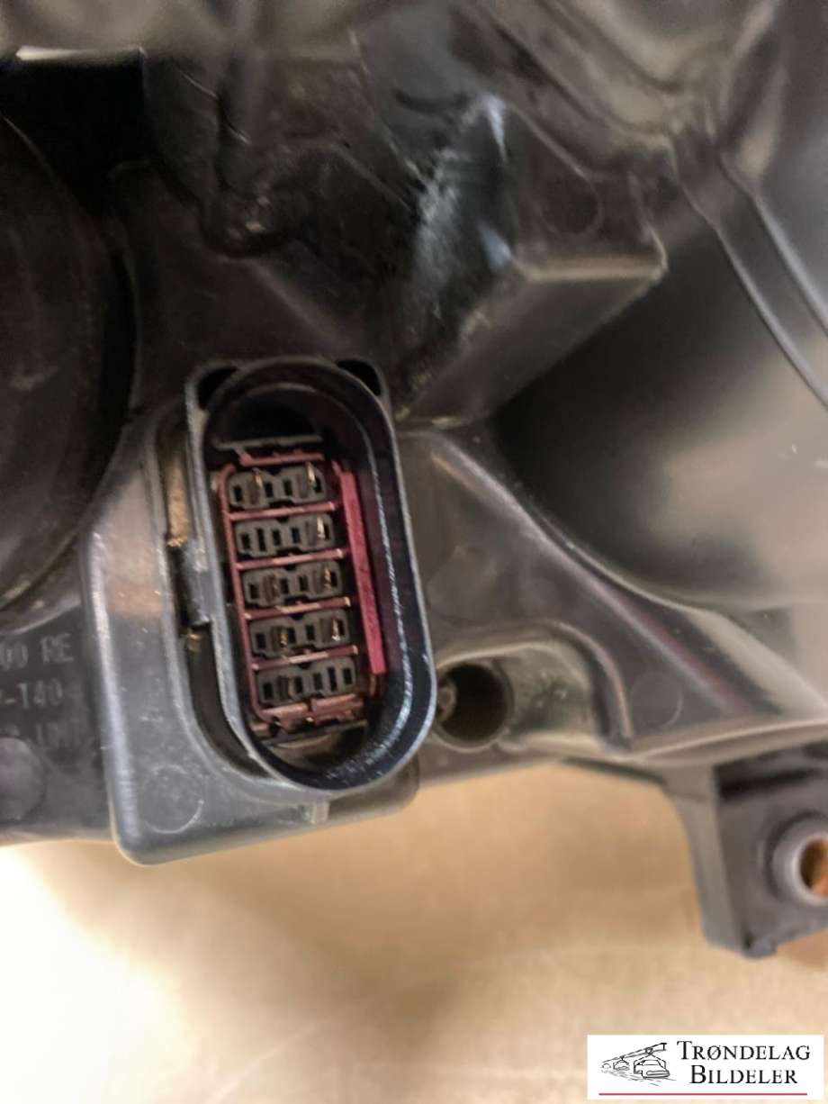 Frontlykt høyre halogen til VW Passat 2005-2010 (B6) (B6) (3C0941006Q|)