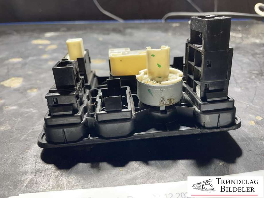 Bryter speil til Toyota Hilux 2012-2016  (848700D030|8487028020|8185071010)