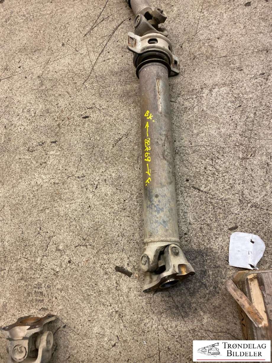 Mellomaksel bakre til Toyota Hilux, 2012-2016  (371000K713)