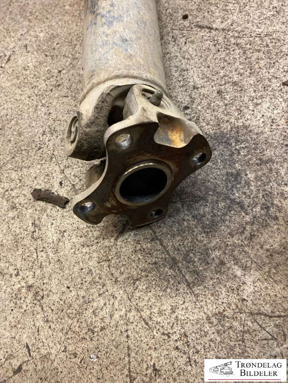 Mellomaksel bakre til Toyota Hilux 2012-2016  (371000K713|)