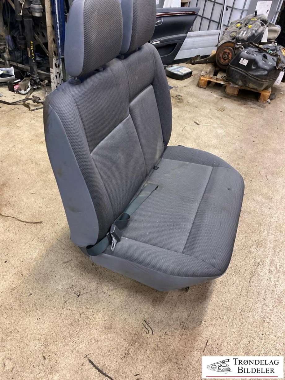 Sete foran høyre til Toyota Hiace 2007-2012 (Fase 3)  (7150526100|7151126060|)