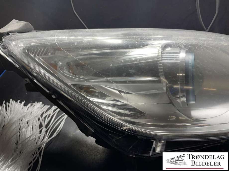 Frontlykt høyre xenon til Ford C-Max 2010-2015 (Type II, Fase 1)  (AM51-13005-AF|1801884|)