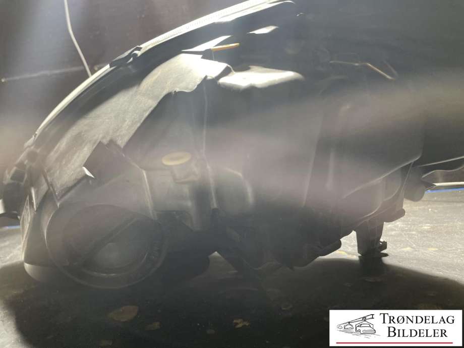 Frontlykt høyre xenon til Ford C-Max 2010-2015 (Type II, Fase 1)  (AM51-13005-AF|1801884|)
