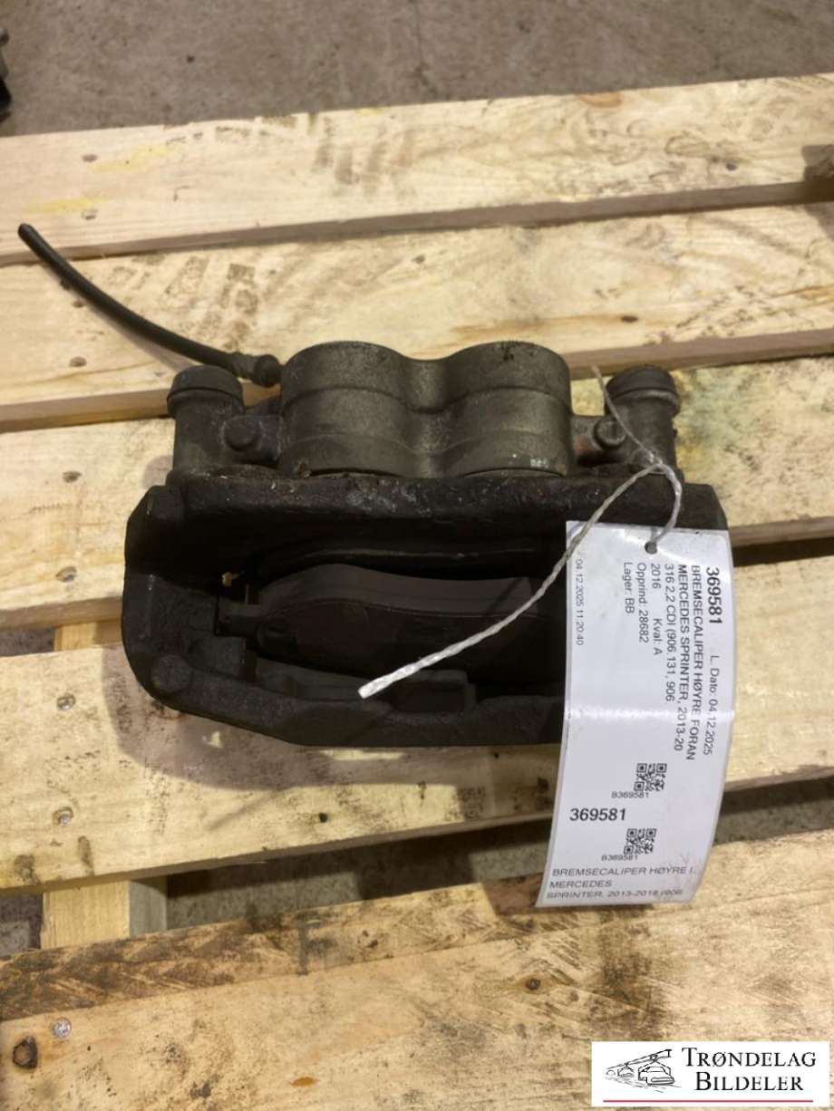 Bremsecaliper høyre foran til Mercedes Sprinter, 2013-2018 (Fase 2) (906) (906) (A 003 420 86 83)