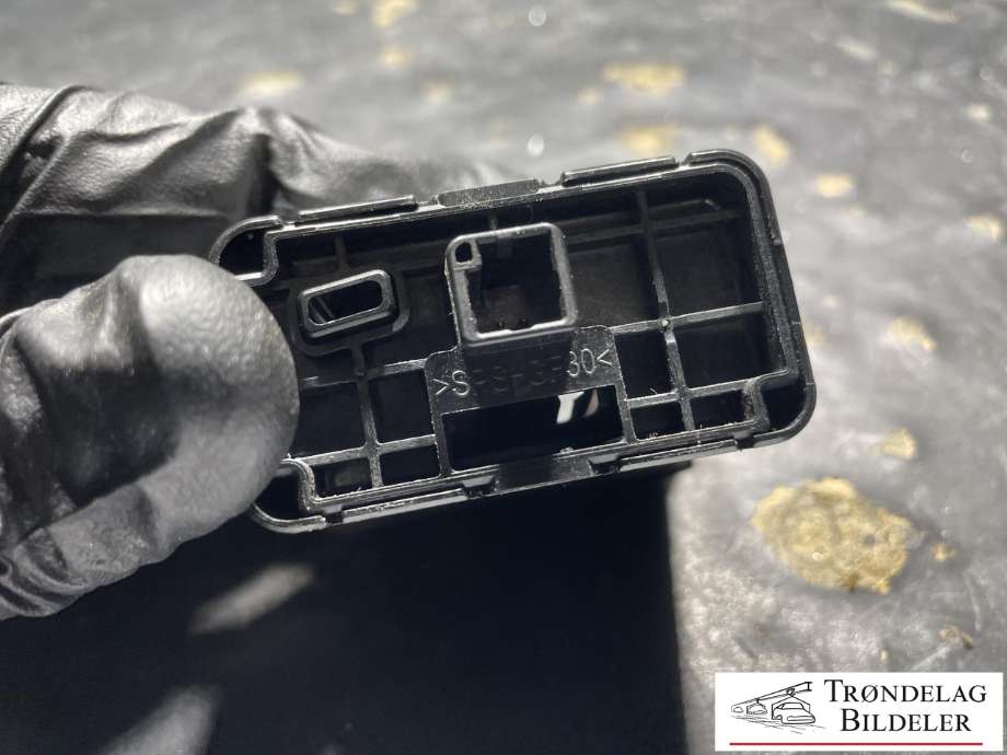 Bryter start/stopp til Mitsubishi L200 2015-2019 (Type V, Fase 1)  (8637B629|2155050|)