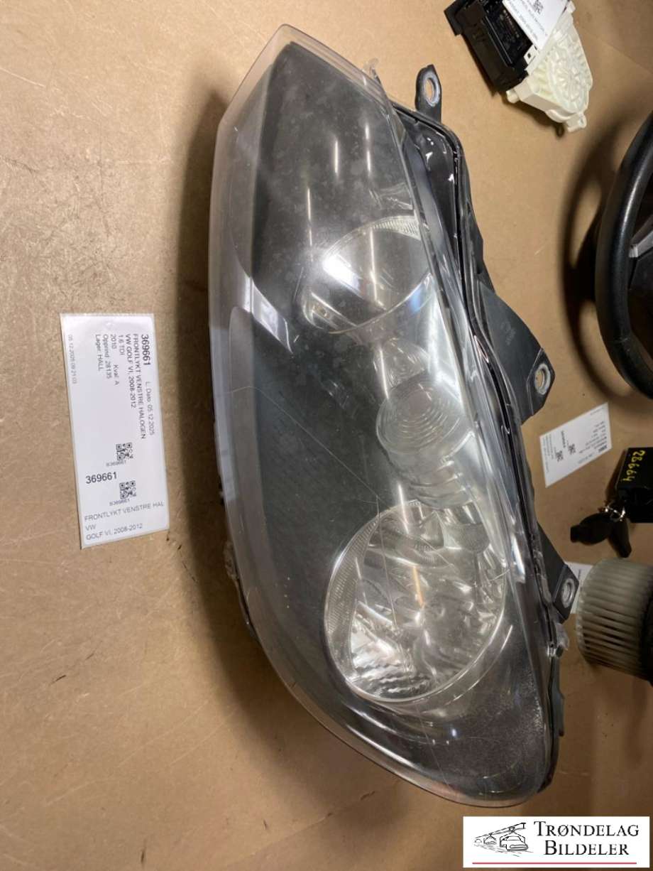 Frontlykt venstre halogen til VW Golf VI, 2008-2012 (5K1941005M)