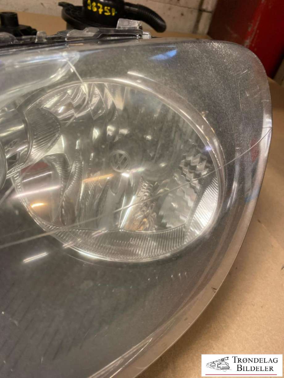 Frontlykt venstre halogen til VW Golf VI 2008-2012 (5K1941005M|)