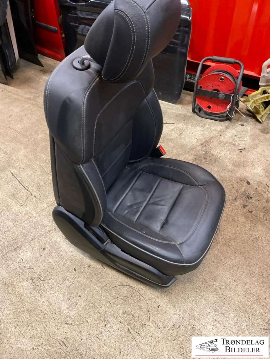 Sete foran høyre til Mercedes ML 2011-2015 (Fase 1) (W166) (W166) (A 166 910 13 03|A 166 910 74 02|A 166 910 43 01|A 166 910 78 03|SORT SKINN|A 166 970 37 50)