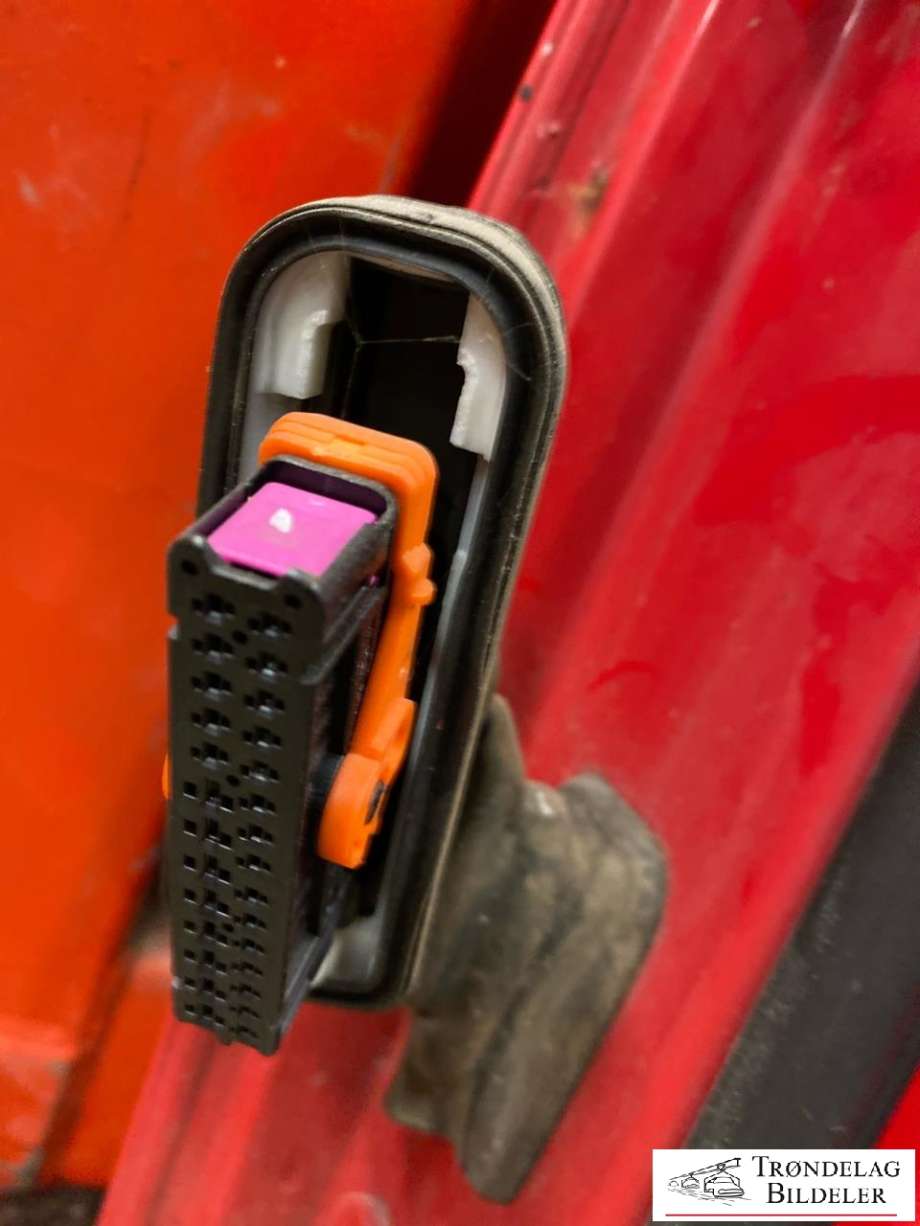 Dør høyre foran til VW Caddy 2004-2010 (Type III, Fase 1) (2K0831056B|)