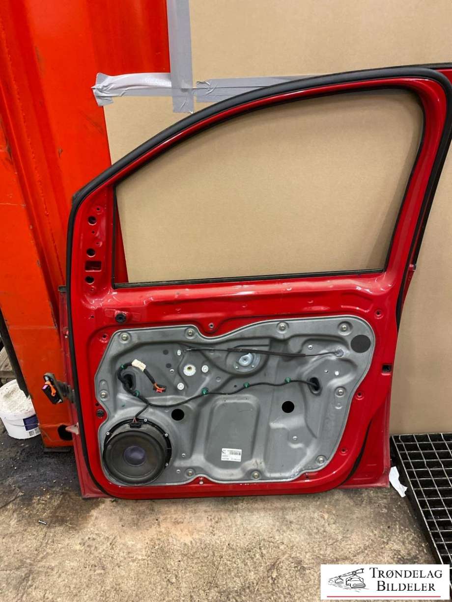 Dør høyre foran til VW Caddy 2004-2010 (Type III, Fase 1) (2K0831056B|)