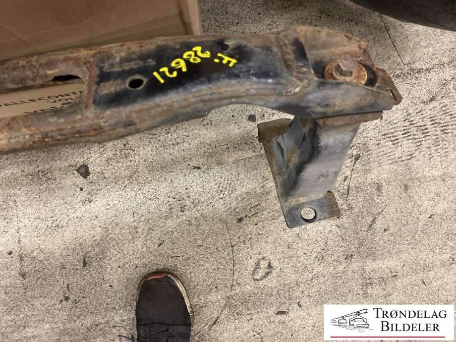 Travers foran tverrgående til Volvo XC60 2008-2013 (Type I, Fase 1)  (30681520|31329436|30760140)