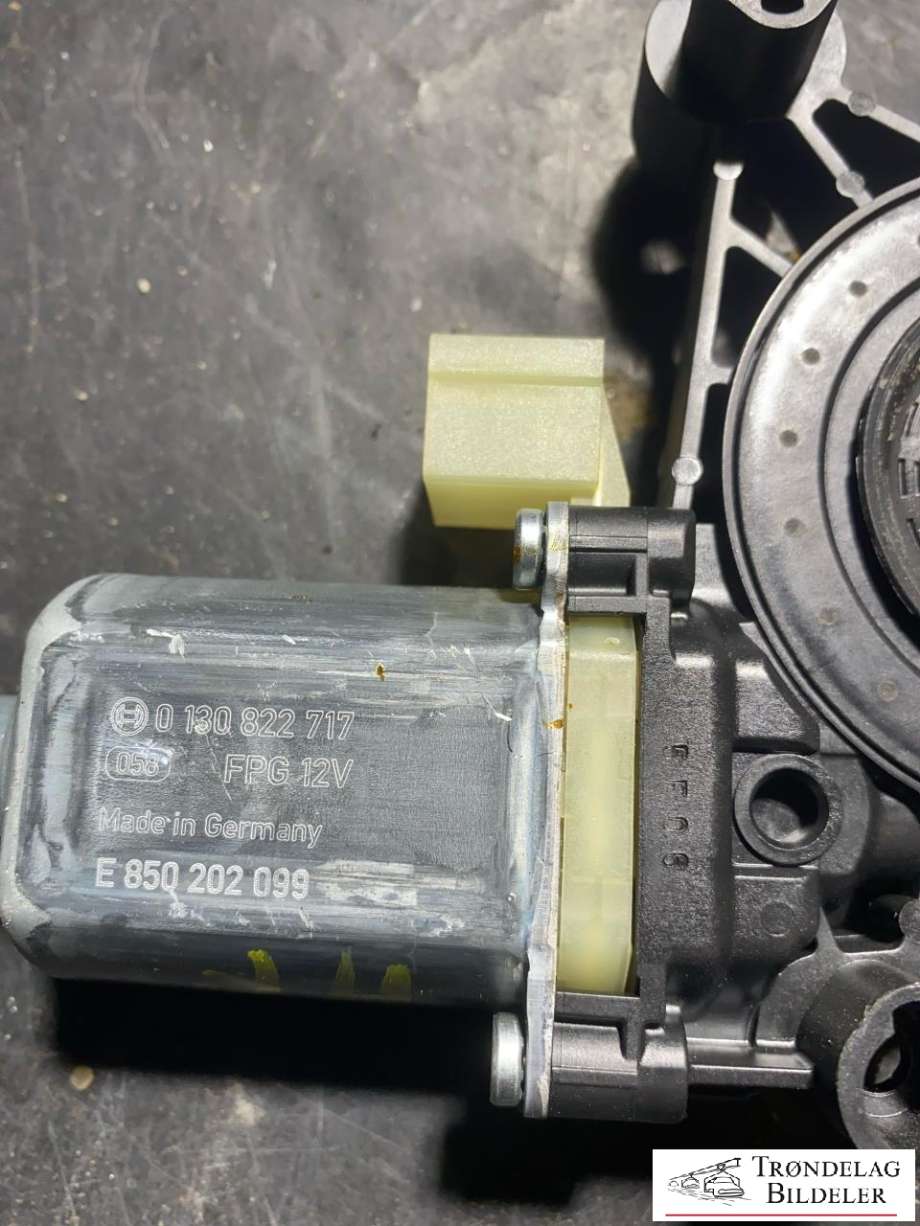 Ruteheis, kun motor, høyre foran til Audi A3 2016-2020 (Type III, Fase 2)  (5Q0959801B|130822717|8W0959801)