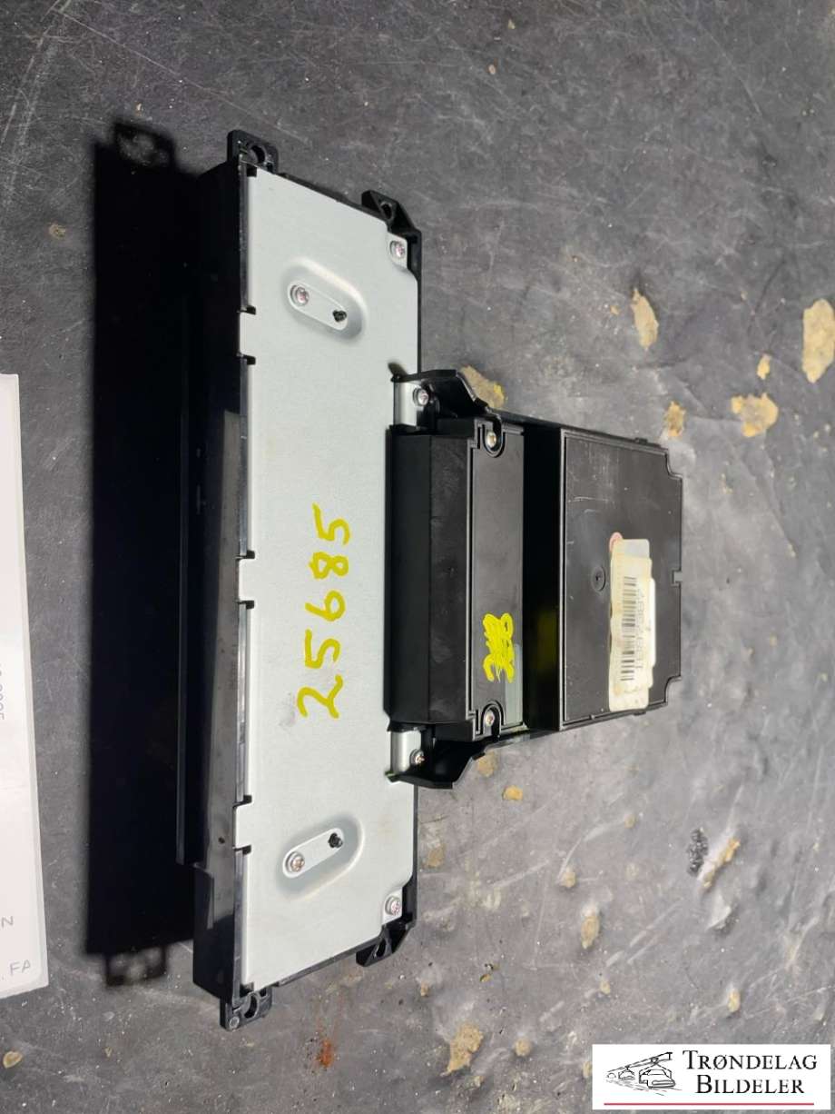 Bilstereo betjeningspanel til Volvo V70 2007-2013 (Type III, Fase 1)  (31268336|36001867|31328828|31268924|)