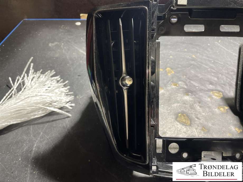 Dashbord friskluftdyse midtkonsoll til Volvo XC60 2017-->> (Type II)  (31477274|)