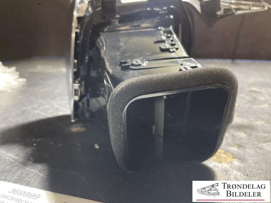 Dashbord friskluftdyse venstre til Volvo XC60 2017-->> (Type II)  (31417691|)