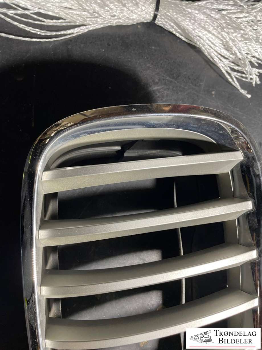 Grill høyre til BMW X5 2007-2013 (E70) (E70) (51 13 7 157 688|)