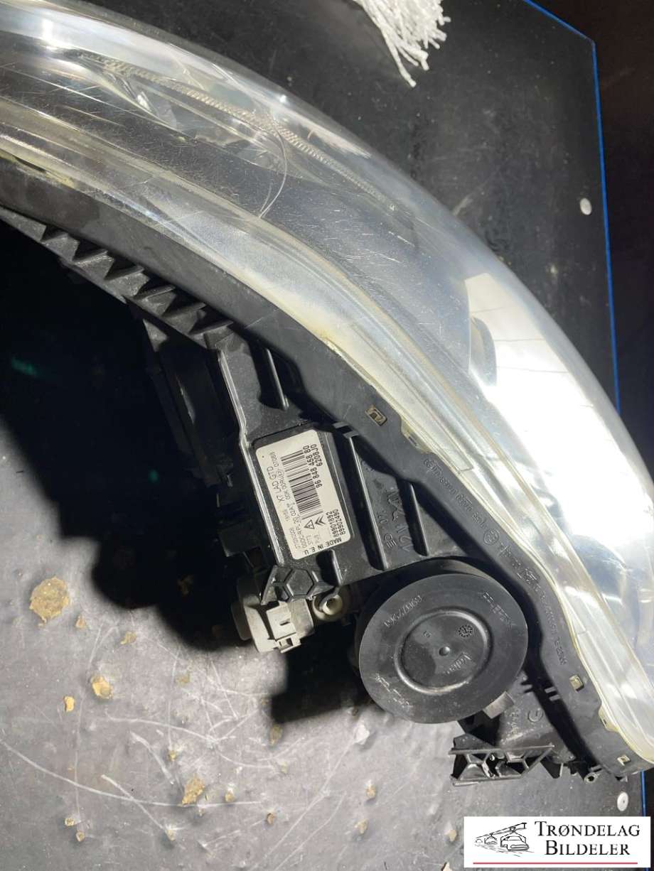 Frontlykt venstre xenon til Citroën C5 2008-2017 (Type II) (6208 J4|96 848 458 80|)
