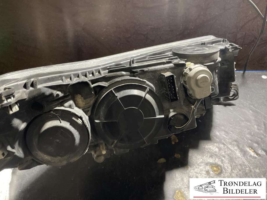 Frontlykt venstre xenon til Citroën C5 2008-2017 (Type II) (6208 J4|96 848 458 80|)