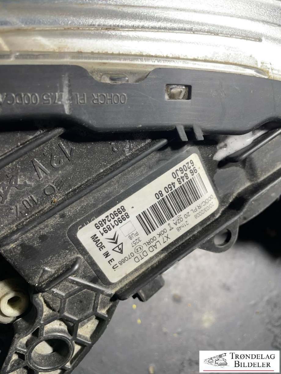 Frontlykt høyre xenon til Citroën C5 2008-2017 (Type II) (6206 J4|96 848 450 80|)