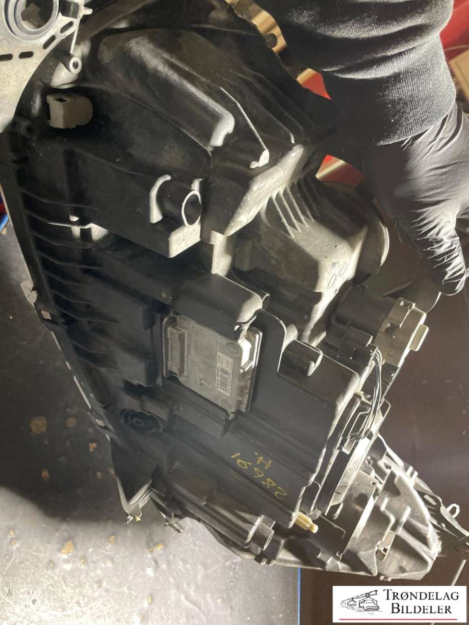 Frontlykt høyre xenon til Citroën C5 2008-2017 (Type II) (6206 J4|96 848 450 80|)