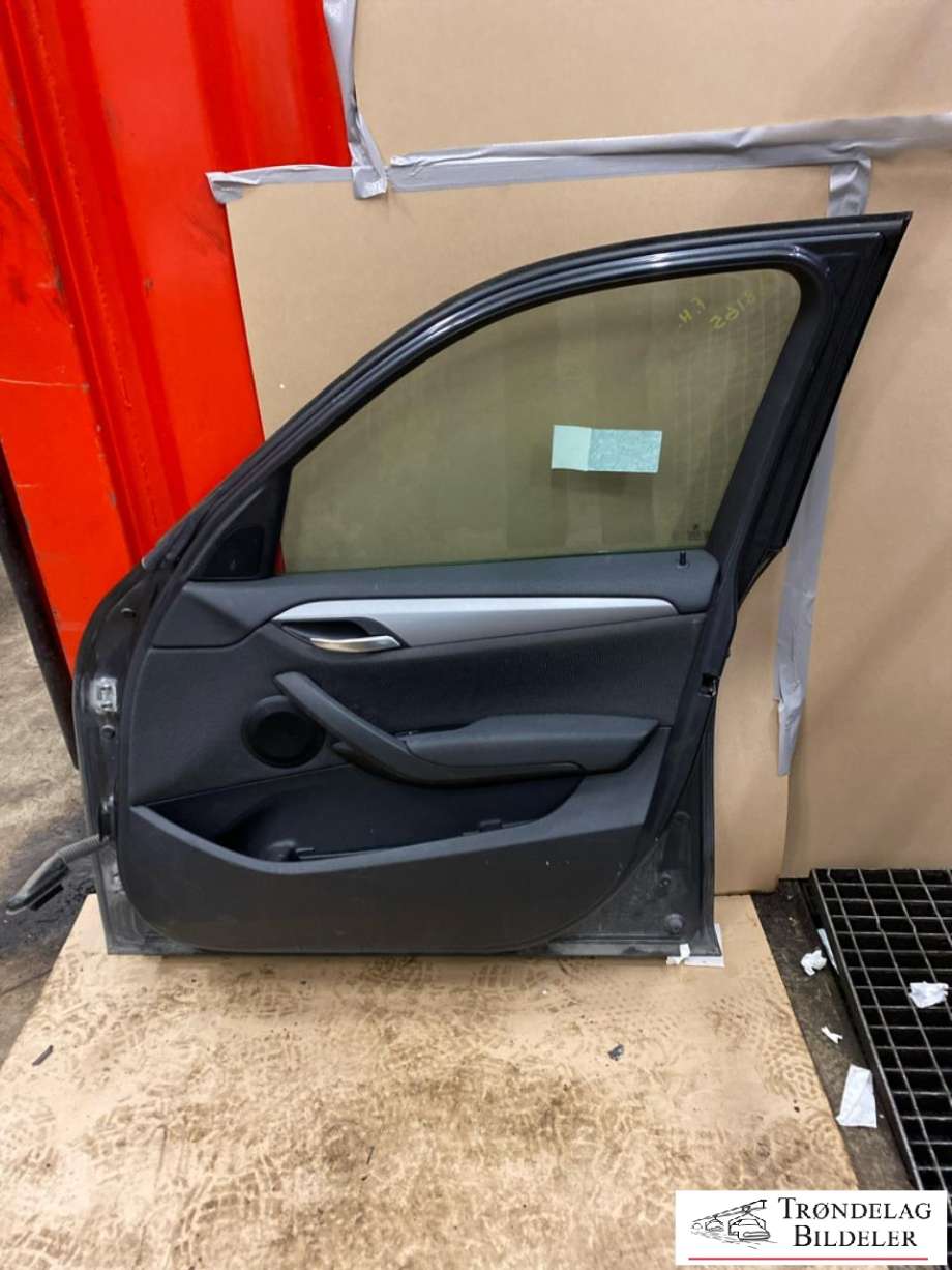 Dør høyre foran til BMW X1 2009-2015 (E84) (E84) (41 00 9 628 746|)