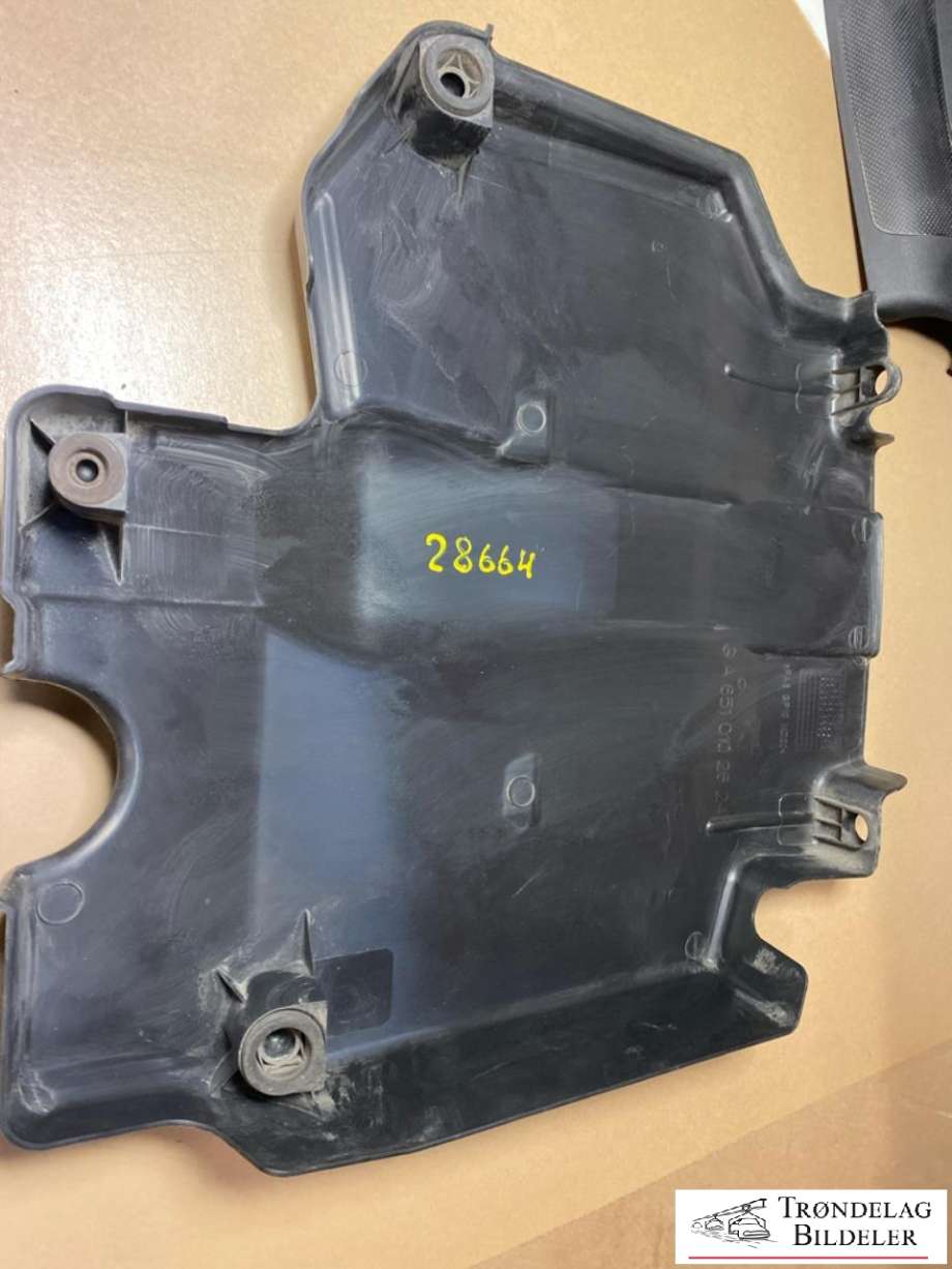 Motordeksel over motor til Mercedes Vito 2014-->> (W447) (W447) (A6510102624|)